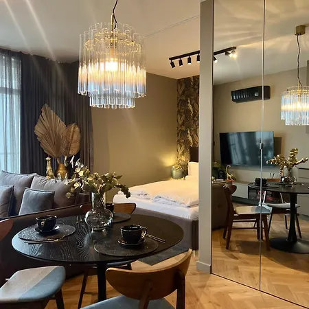 Pod Debowcem Premium Jungle アパート