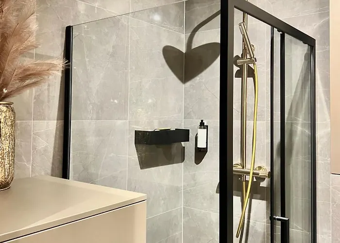 Pod Debowcem Premium Jungle Apartment